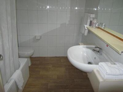 Topaz Hotel - Twin Room