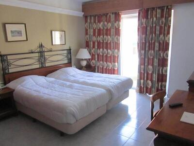 Topaz Hotel - Twin Room