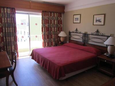 Topaz Hotel - Twin Room