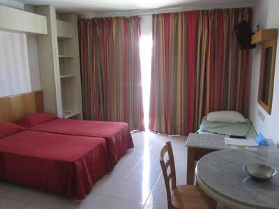 Topaz Hotel - Triple Room