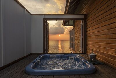 Veligandu Maldives Resort Island - Ocean Jacuzzi Villa