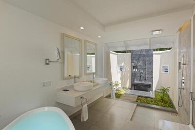 Villa Nautica Paradise Island Resort, Северен Мале Атол, Малдиви