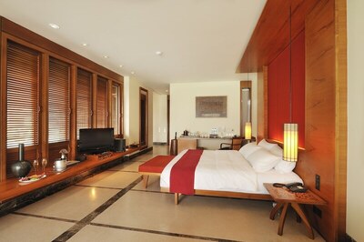 Villa Nautica Paradise Island Resort - Superior Suite, 1 Double Bed with Sofa bed (Water Villa with Whirlpool)