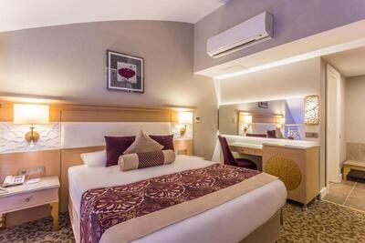 Villa Side Residence - Family Room