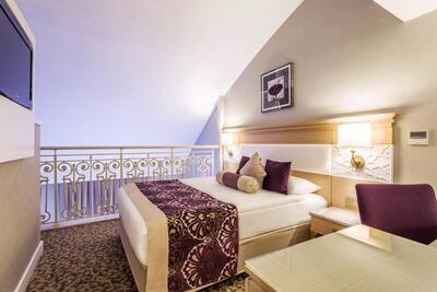 Villa Side Residence - Family Room