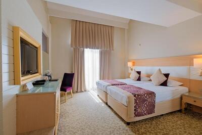 Villa Side Residence - Family Room