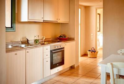 Village Heights Resort - Family Suite with Kitchenette