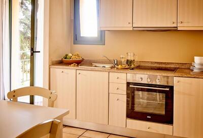 Village Heights Resort - Two Bedroom Family Suite with Kitchenette
