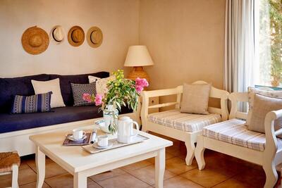 Village Heights Resort - Family Suite with Kitchenette