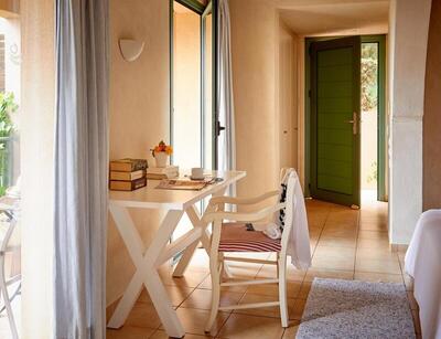 Village Heights Resort - Junior Suite with Kitchenette