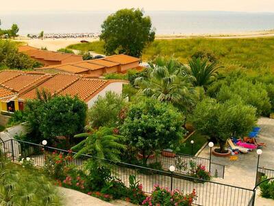 Village Mare, Метаморфози, Гърция