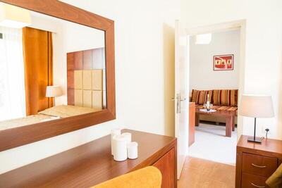 Village Mare, Метаморфози, Гърция