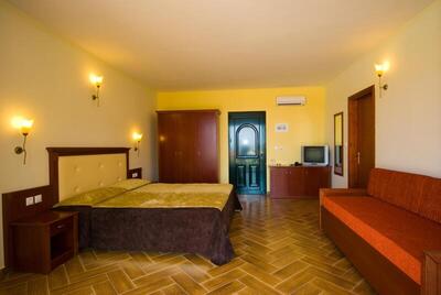 Village Mare - Deluxe Double Room (2 Adults + 1 Child)