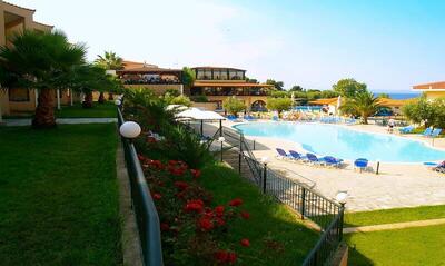 Village Mare, Метаморфози, Гърция