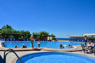 Village Mare, Метаморфози, Гърция