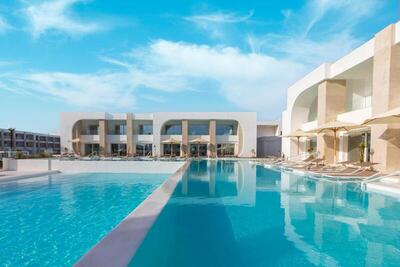 White Hills Resort - Deluxe Swim-Up Room