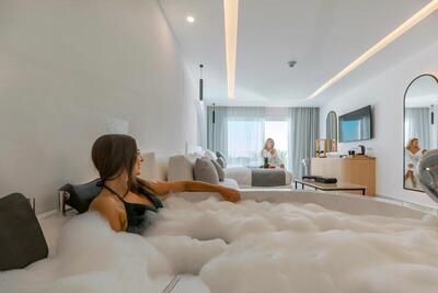 White Hills Resort - Deluxe Jacuzzi Room
