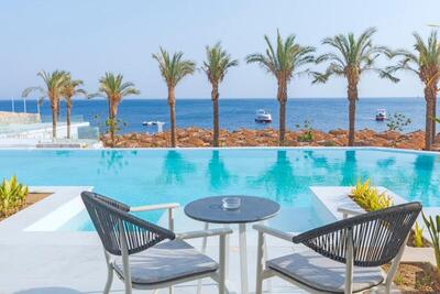 White Hills Resort - Junior Swim-up Suite-Posh Club