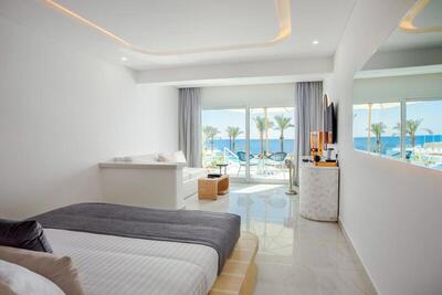 White Hills Resort - Junior Swim-up Suite-Posh Club