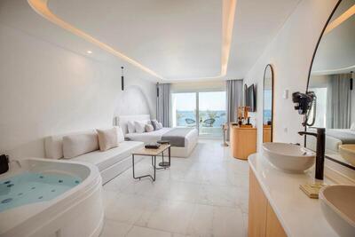 White Hills Resort - Deluxe Jacuzzi Room