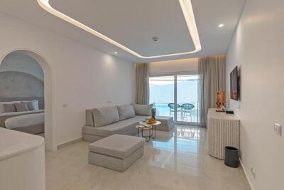 White Hills Resort - Executive Pool Suite- Posh Club