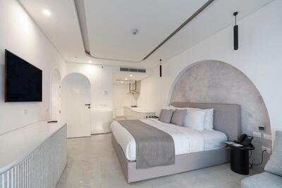 White Hills Resort - Executive Pool Suite- Posh Club