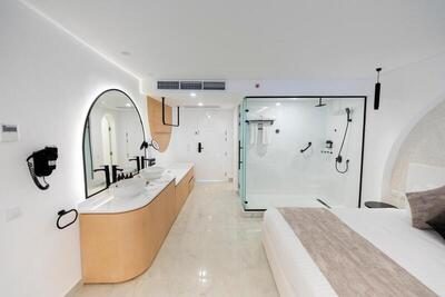 White Hills Resort - Deluxe Room