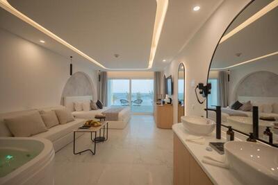 White Hills Resort - Deluxe Jacuzzi Room