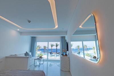 White Hills Resort - Junior Swim-up Suite-Posh Club