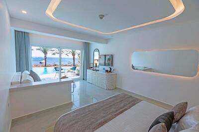 White Hills Resort - Junior Swim-up Suite-Posh Club