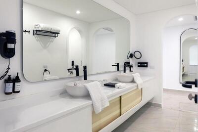White Hills Resort - Executive Pool Suite- Posh Club