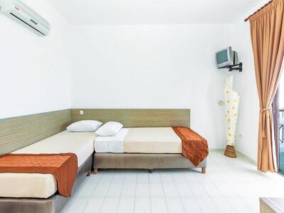 Xenios Dolphin Beach Hotel - Family Room with Garden View