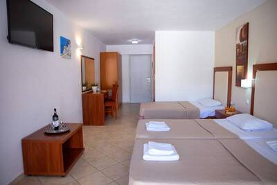 Xidas Garden - Classic Triple Room